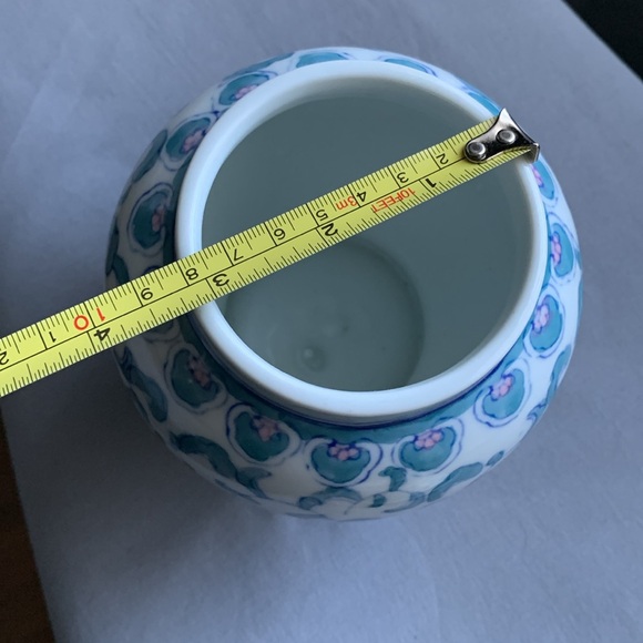 Antique Chinese Blue & White Famille Verte Porcelain Floral Jar w/ Lid 8 1/4” - Picture 4 of 7